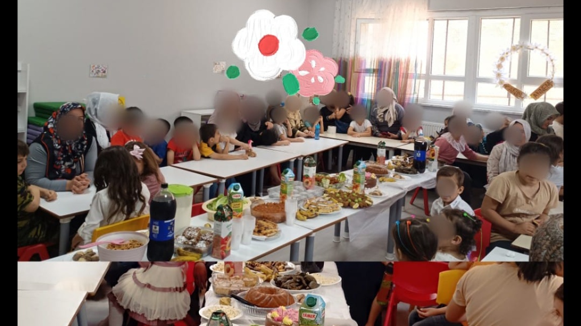 Minik Yüreklerden Annelerine Sevgi Dolu Sürprizler